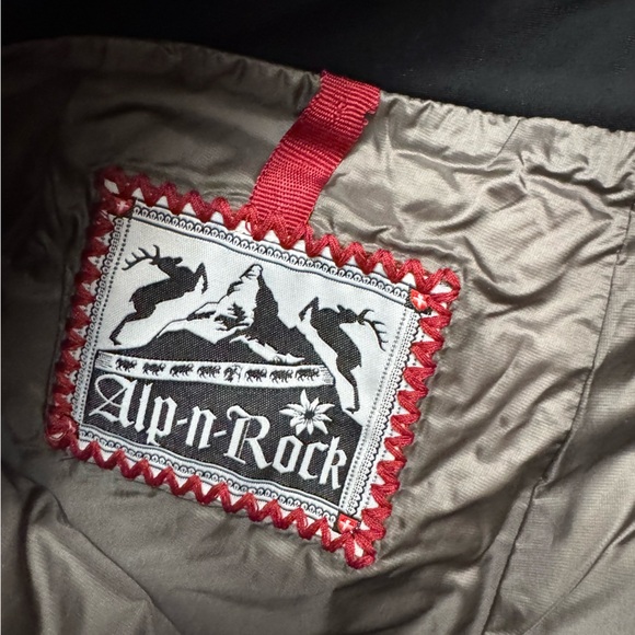 Alp-N-Rock Quilted Puffer Shorts Size 2 NWOT - Picture 6 of 16